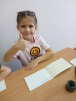 Учимся перышком писать Учимся перышком писать.