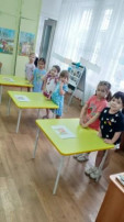 За покупками. За покупками.