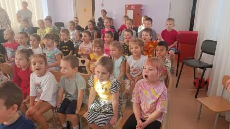 Шоу голографических вентиляторов Шоу голографических вентиляторов.