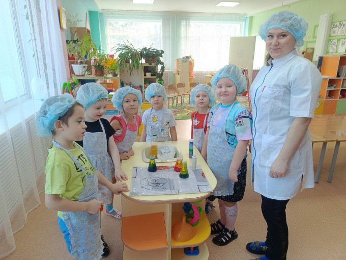 «День Российской науки, опыты с детьми» «День Российской науки, опыты с детьми».
